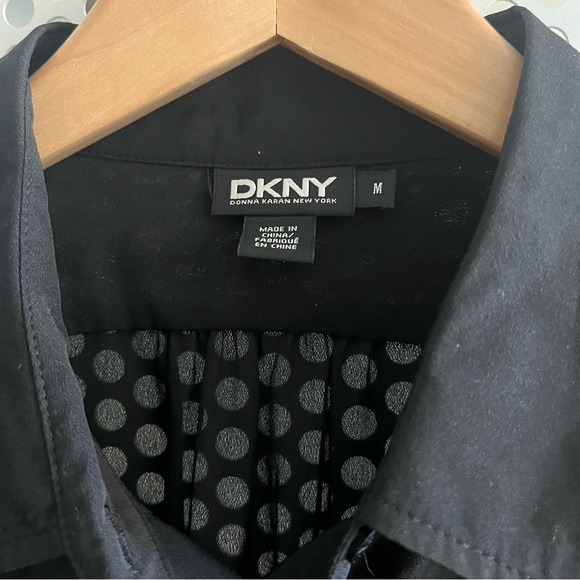 DKNY Button Down Collared Shirt With Roll Tab Sleeves Size Medium in Black - Picture 3 of 8